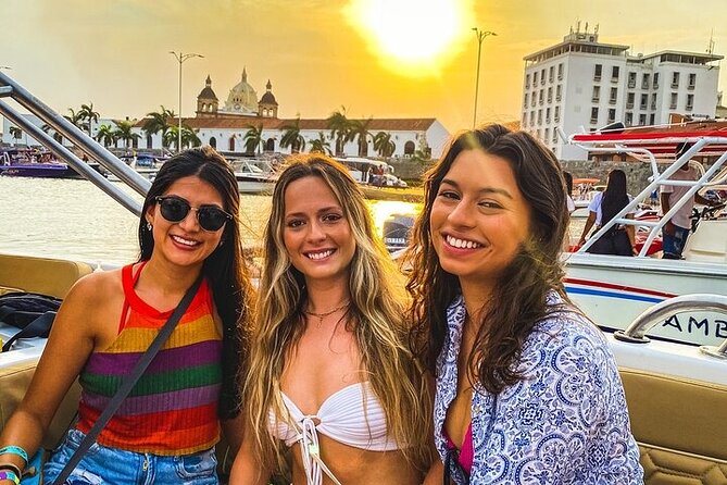 chicas en bote